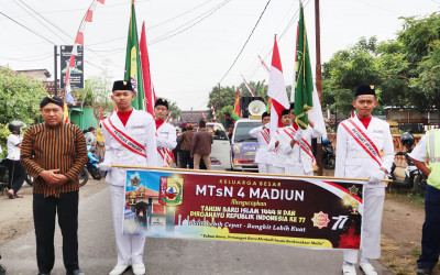 MTsN 4 Madiun Turut Meriahkan Karnaval Desa Sewulan